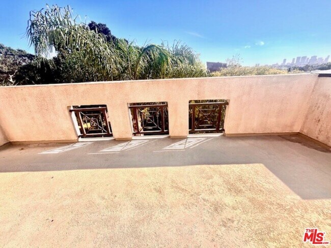 Building Photo - 8609 W Knl Dr