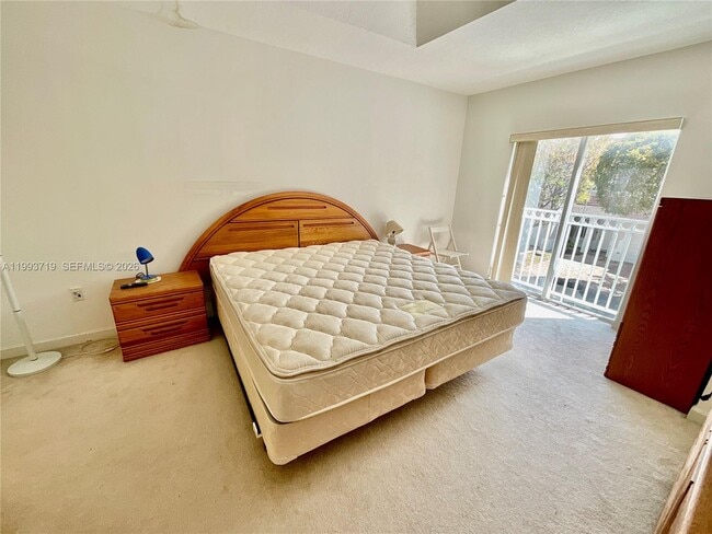 Building Photo - 5628 NW 113th Ave