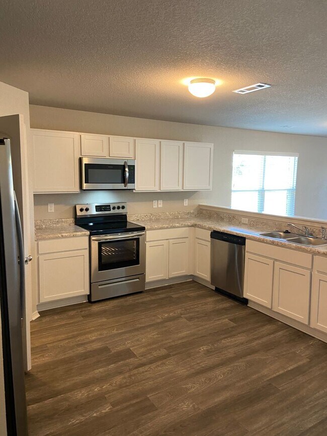 Building Photo - *Pre-leasing* Four Bedroom | Two Bathroom ...