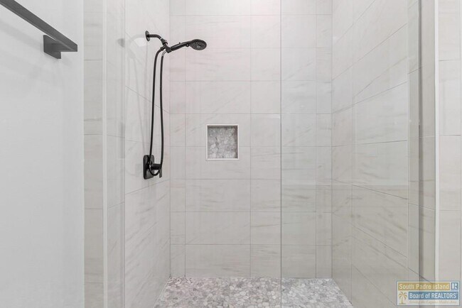 Building Photo - 7401 Hana Dr