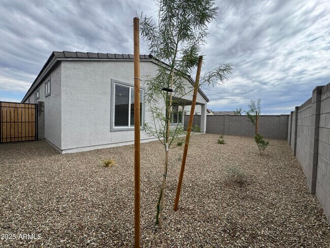 Building Photo - 17969 W Sand Hls Dr