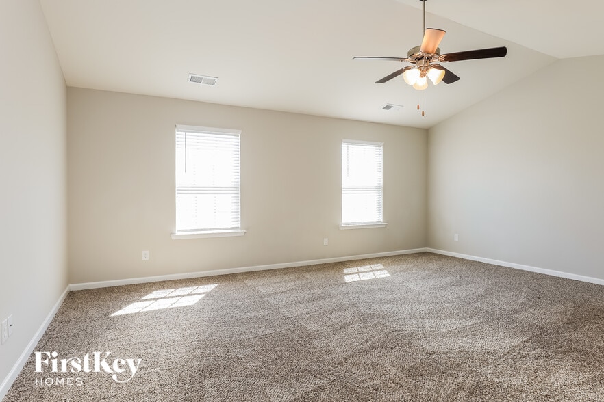 Building Photo - 109 Longleaf Dr