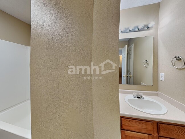 Building Photo - 2012 Fullwood Dr