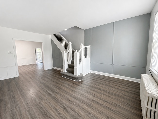 Building Photo - Home with Modern Kitchen, Finished Basement & Backyard Deck