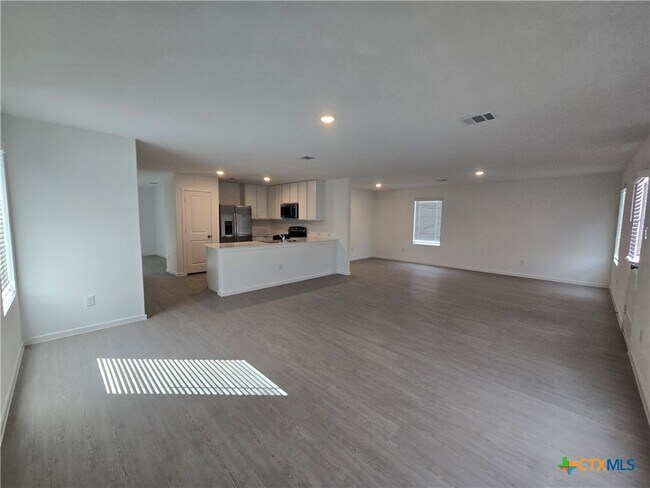 Building Photo - 5600 Geronimo St
