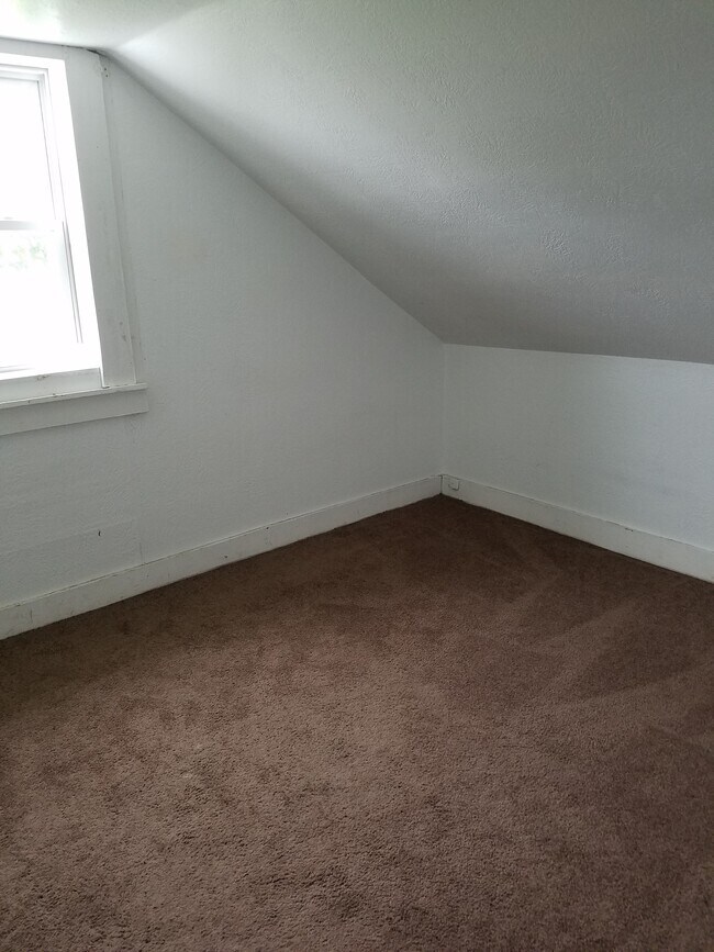 Upstairs Bedroom #2, north wall. Wall to wall carpeting, one window. - 15 Goodrich St