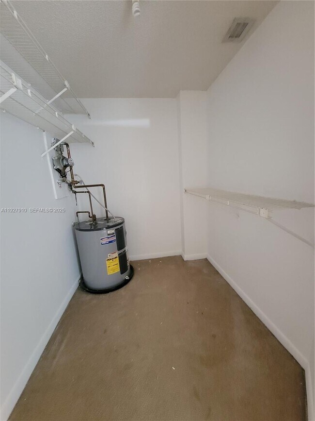 Building Photo - 8290 Lake Dr