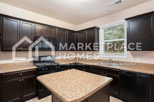 Building Photo - 2070 Bonny Glen Cir