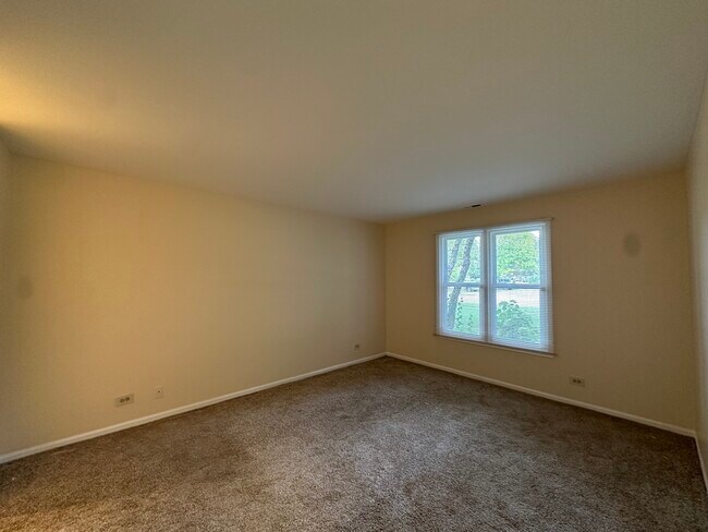 Building Photo - 1304 N Streamwood Ln