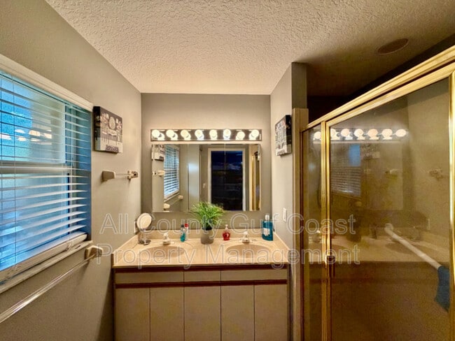 Building Photo - 105 2nd Ave E