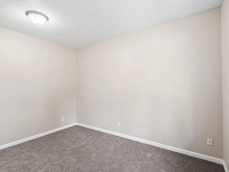 Building Photo - 609 82nd Ave N