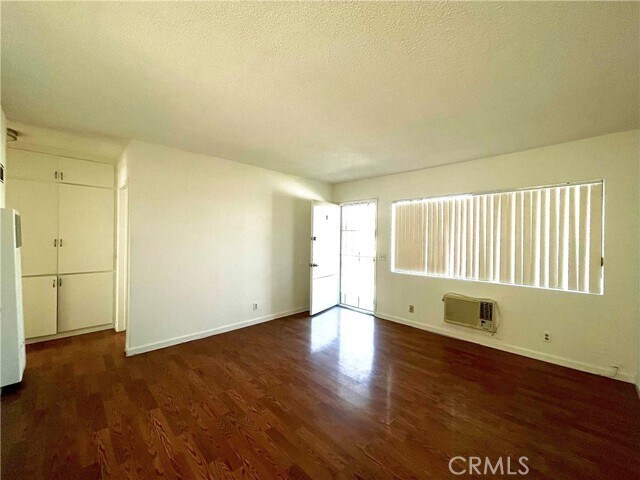 Building Photo - 121 E Beacon St