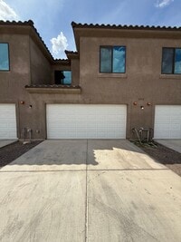 Building Photo - 2212 S 37th Dr