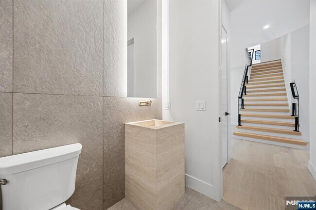 Building Photo - 242 Hardenburgh Ave