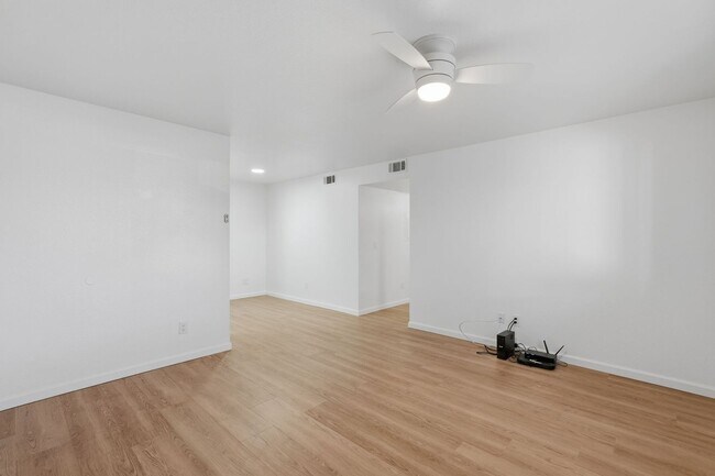 Building Photo - 317 N Vine Ave