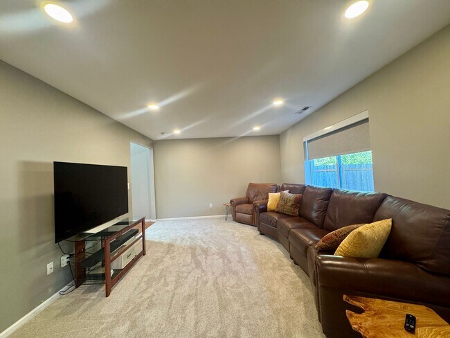 Building Photo - Refined Living in Lake Stevens | 3 Bedroom...