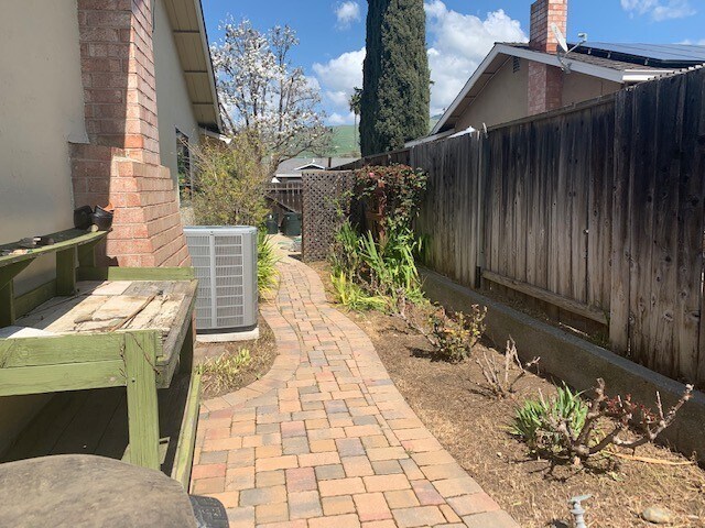 Building Photo - Beautifully Remodeled Evergreen house - hardwood, granite, A/C, stainless - Dogs welcome