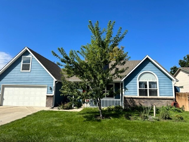 Primary Photo - 425 Gold Rush Dr