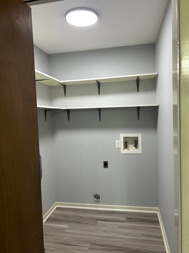 Building Photo - Spring Creek Loop