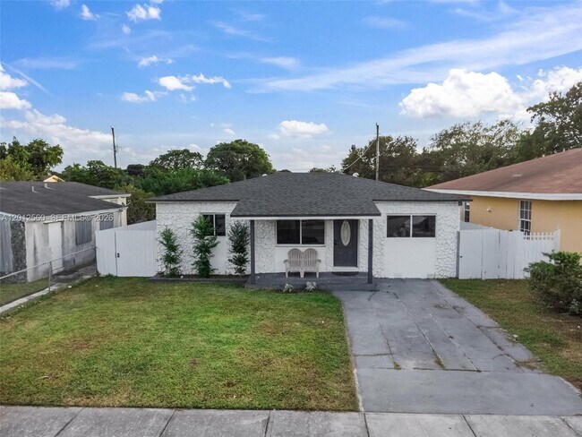 Building Photo - 4530 SW 25th St