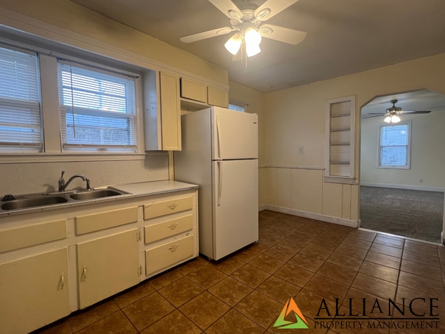 Building Photo - Cozy Home with Easy Access to Ft. Riley Blvd!