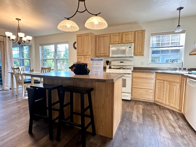 Building Photo - 12 River Falls Dr