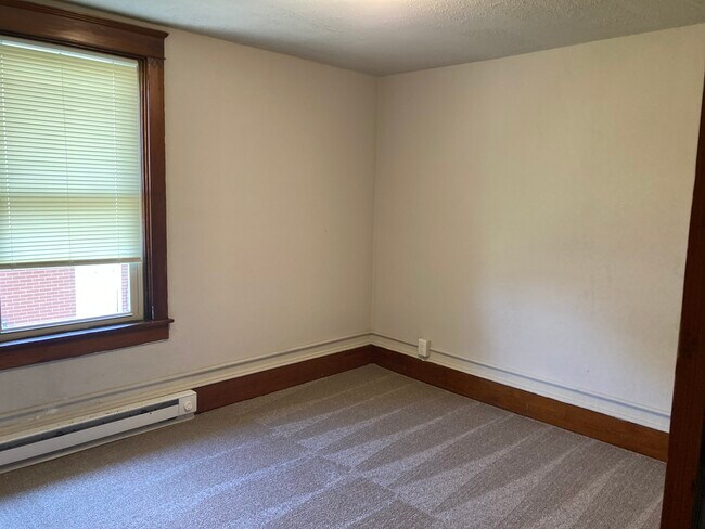 Upstairs bedroom 2 - 136 Fruitville Pike