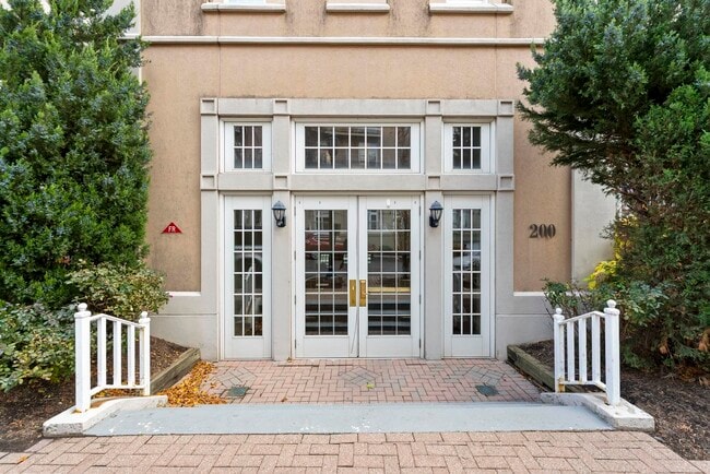 Building Photo - 200 Shearwater Ct W