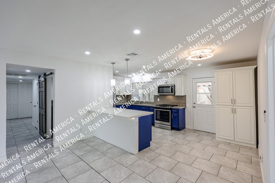 Building Photo - 3837 W Acapulco Ln
