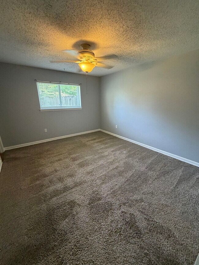 Building Photo - 7016 Pam Dr