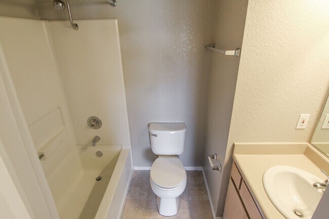 Building Photo - 1156 Weatherby Ct