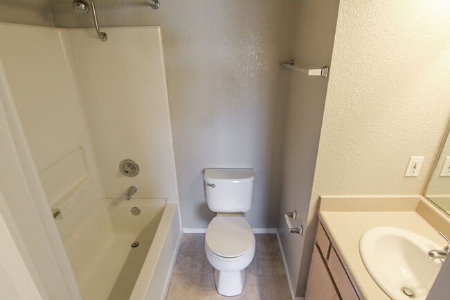 Building Photo - 1172 Burton Dr