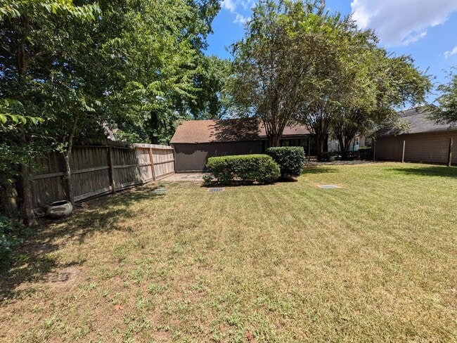 Building Photo - 1417 Central Dr