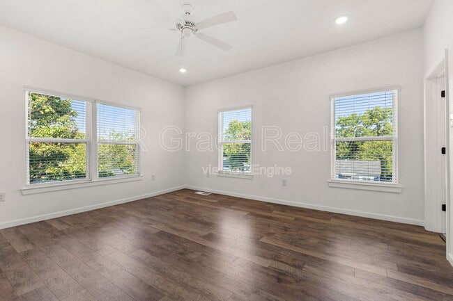 Building Photo - 2317 Maple Ave