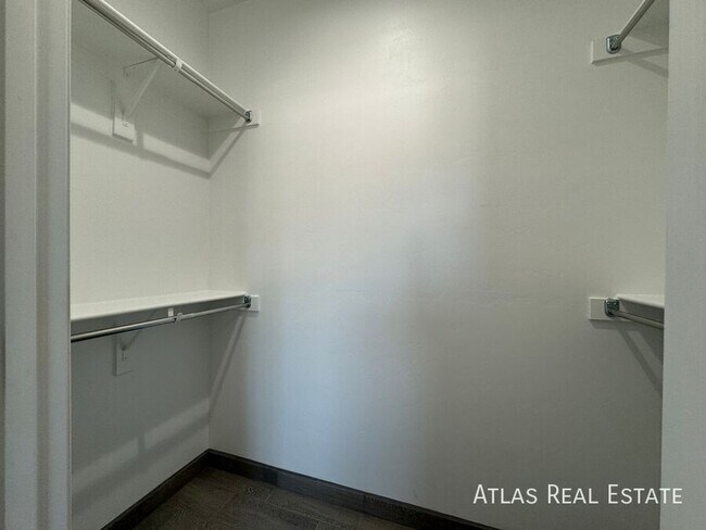 Building Photo - 802 E 35th St