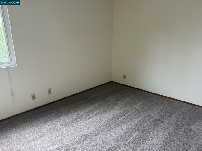 Building Photo - 585 Mt Dell Dr