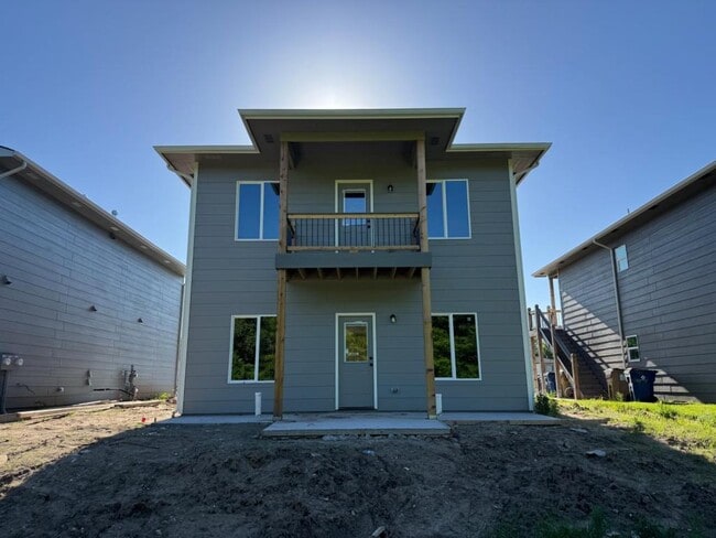 Building Photo - 5513 N Bressler Dr