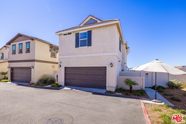 Building Photo - 27639 Sawtooth Ln