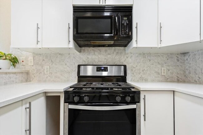 Building Photo - 1210 E M. Franklin Ave