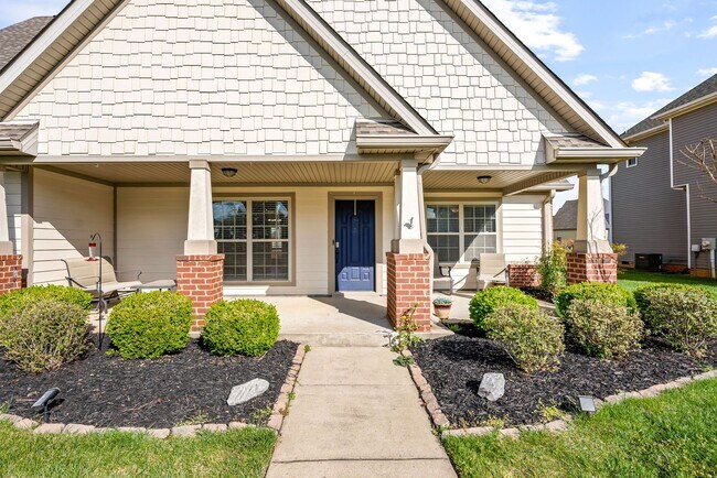 Building Photo - Pet Friendly Three Bedroom with Bonus!