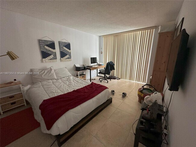 Building Photo - 1300 NE Miami Gardens Dr