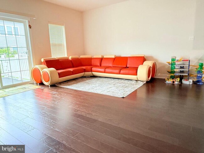 Building Photo - 161 Livingston Ln