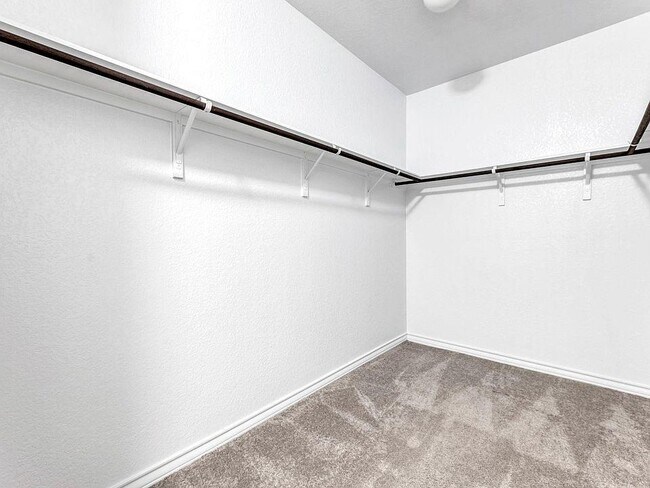 Building Photo - 3900 Harbor Point Dr