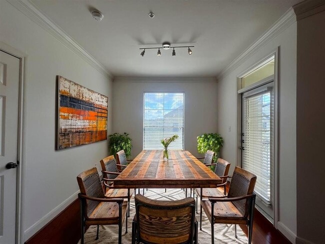 Building Photo - 7701 Rialto Blvd