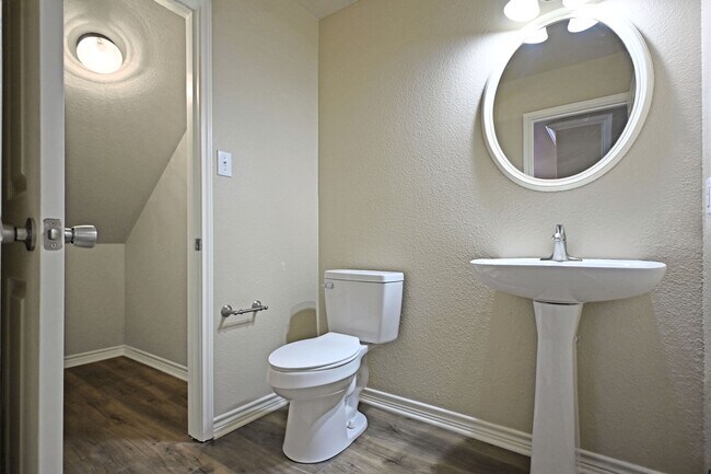 Building Photo - 1610 Elizabeth Ct