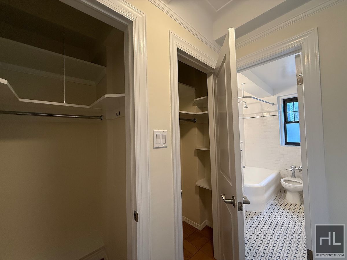 Building Photo - Christopher Street