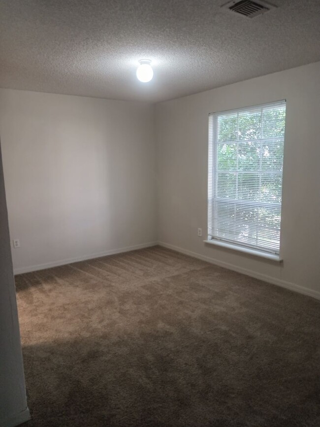 Building Photo - 2 BEDROOM 2 BATHROOM CONDO AVAILABLE FOR R...