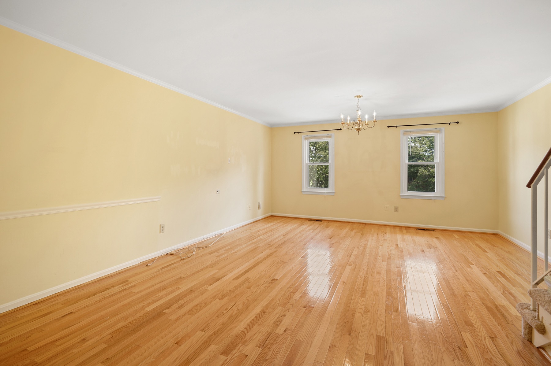 2nd floor living rm/dining rm combo - 1140 N Taylor St