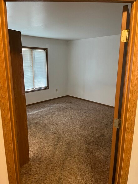 Building Photo - 521 Partridge Ct