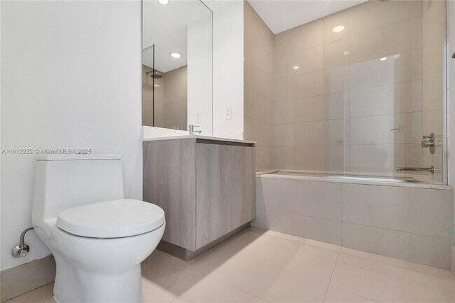 Building Photo - 3131 NE 7th Ave